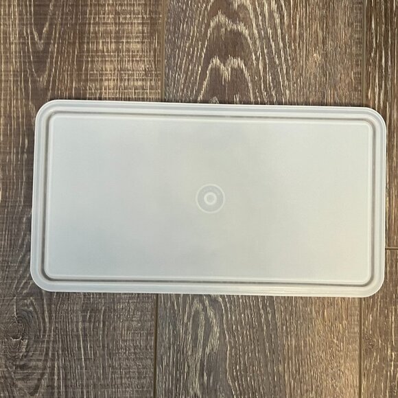 Tupperware Rectangular Container with Lid - Picture 10 of 10